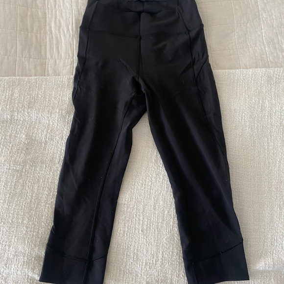 Lululemon In Movement Black Cropped Leggings size 6 - Picture 3 of 3